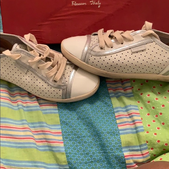 Shoes - Picture 4 of 6